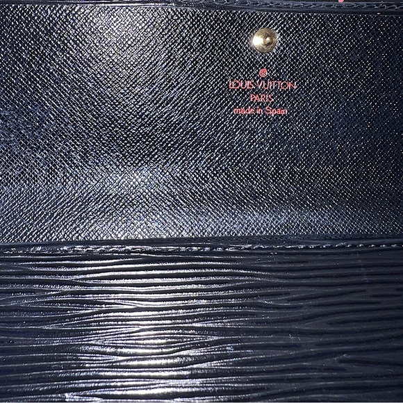 Black Louis Vuitton Epi Wallet - Picture 10 of 10